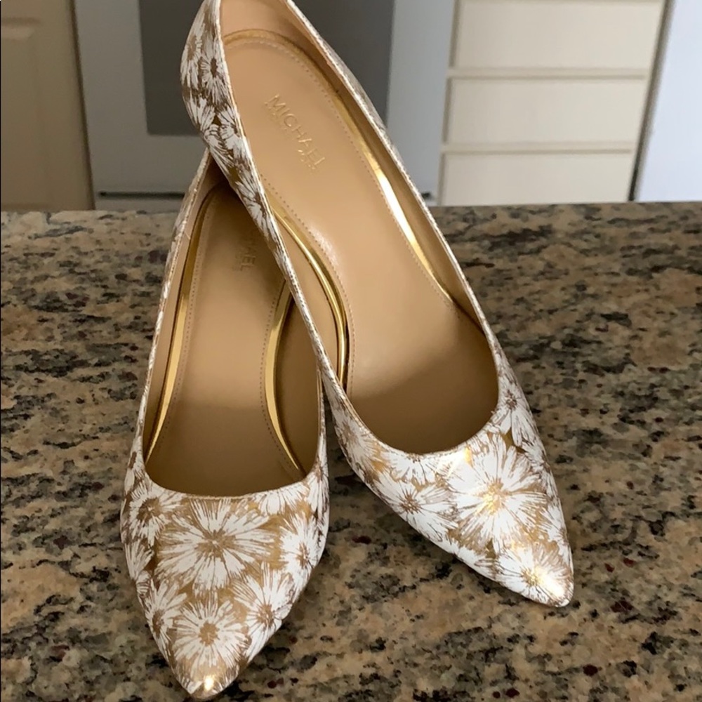 Michael Kors size 8 heels like new